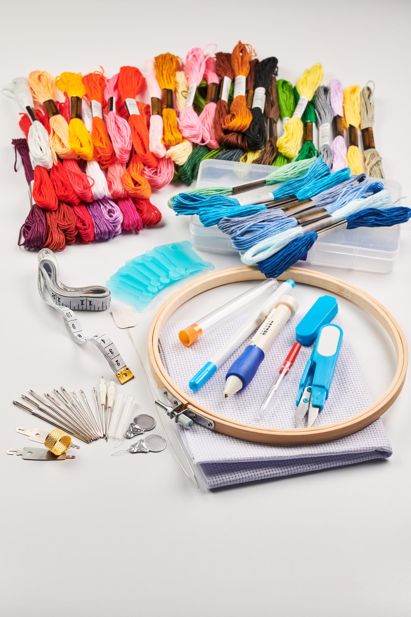 Zestaw materiałów do haftu z instrukcjami